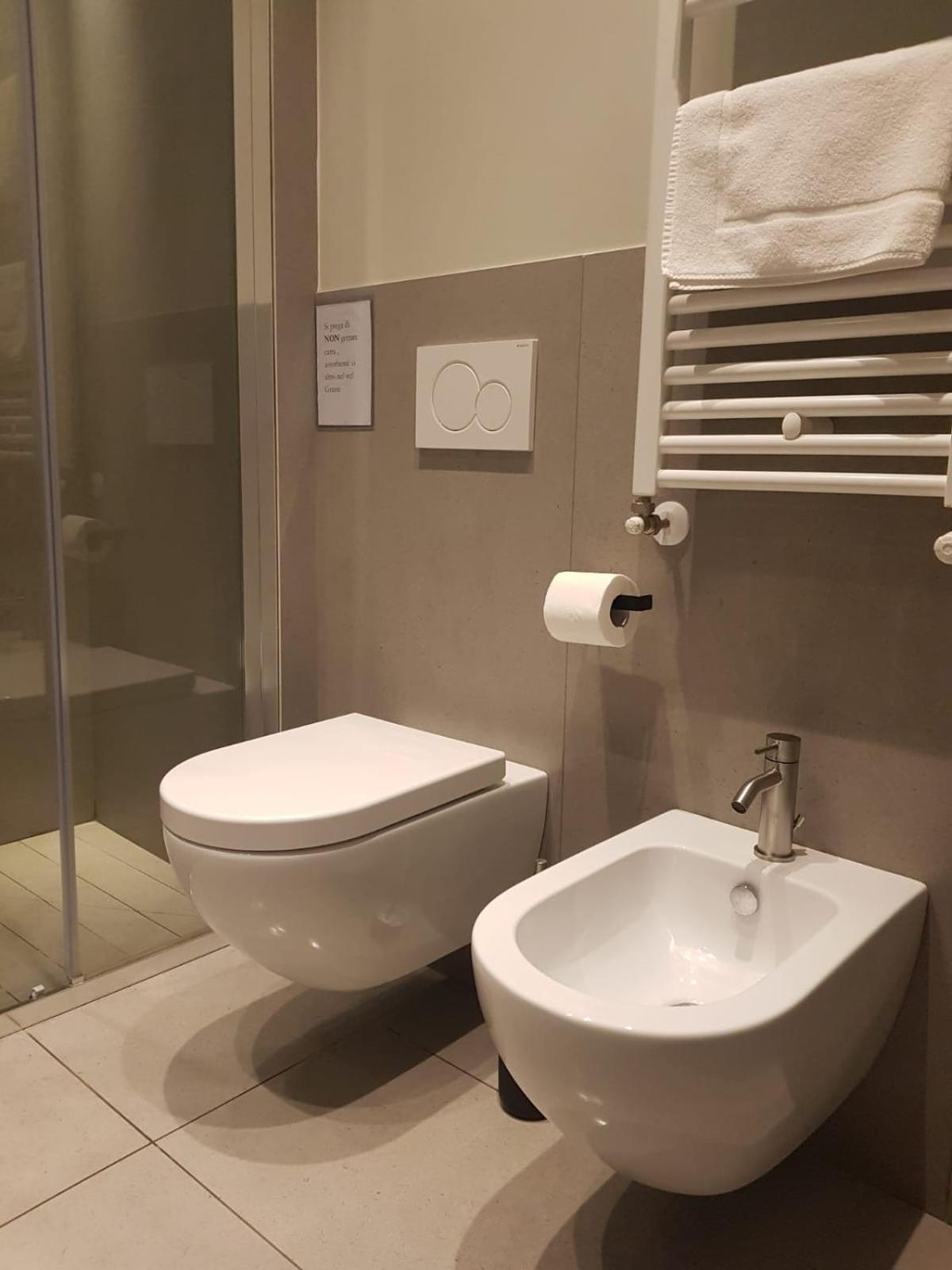 The 6 Apartments Rimini Luaran gambar